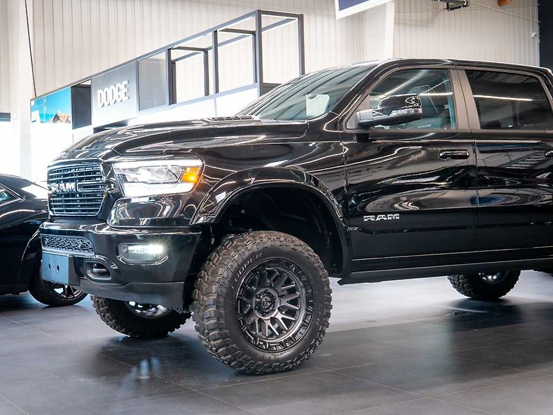 Dodge RAM (2025) 5.7 V8 Laramie 6 LIFT LPG - fotka 11 z 40