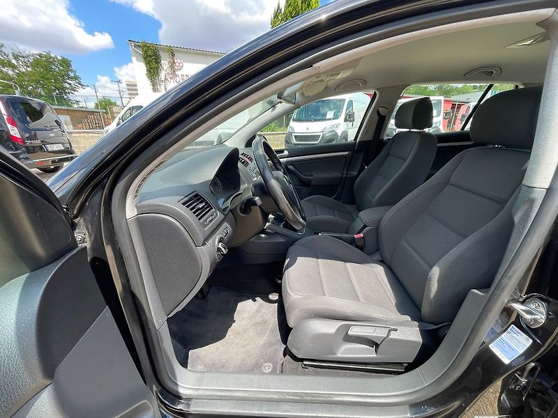 Volkswagen Golf 2.0TDI 103kW*Nova STK* - fotka 15 z 25