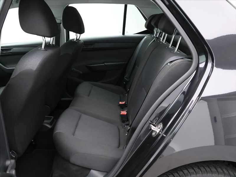 Škoda Fabia 1,0 MPI 44kW 14'390KM CZ - fotka 13 z 25