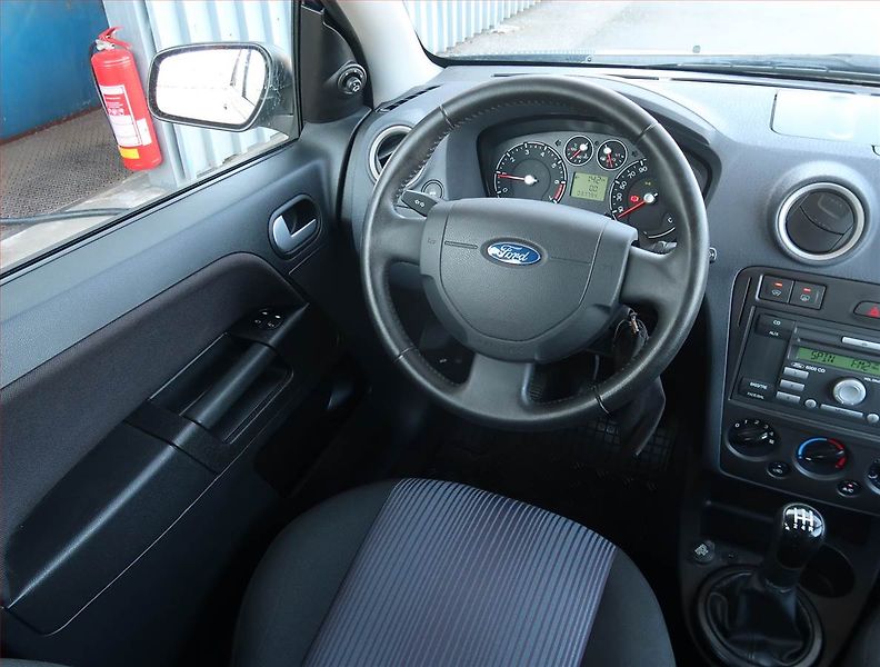 Ford Fusion (2009) 1.4 - fotka 7 z 17