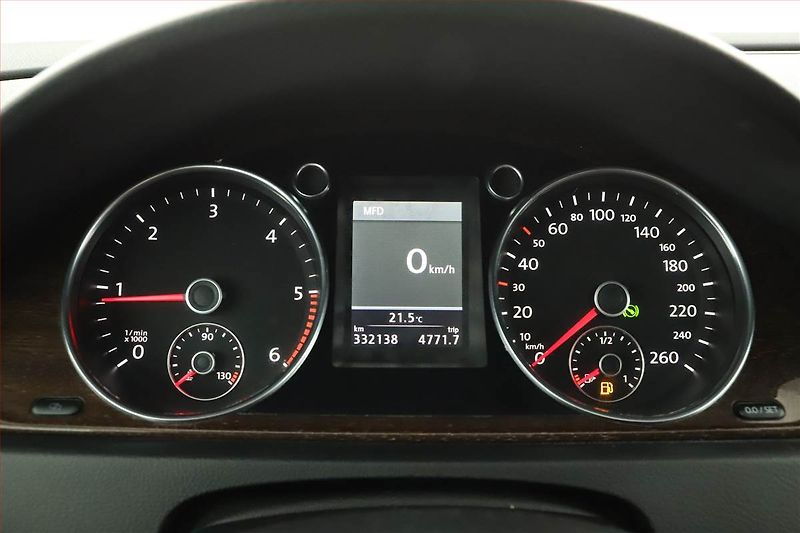 Volkswagen Passat (2012) 2.0 TDI, Automat, Xenony - fotka 9 z 15