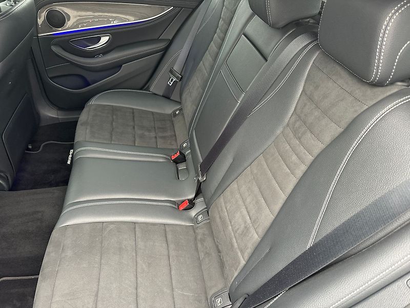 Mercedes-Benz Třídy E 400d 4MATIC kombi AMG paket - fotka 14 z 23