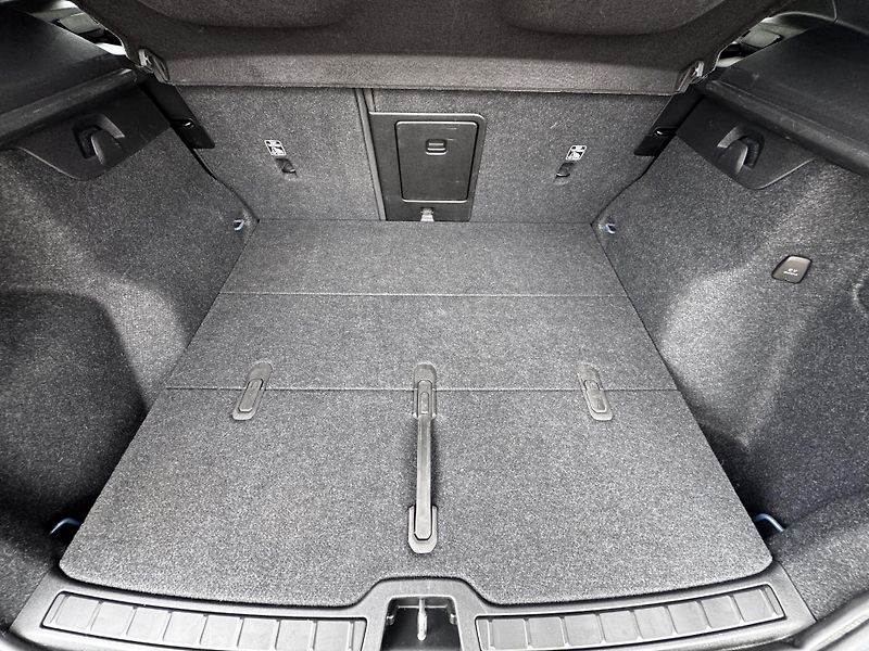 Volvo XC40 T2 FWD MOMENTUM // 1. maj. - fotka 23 z 41