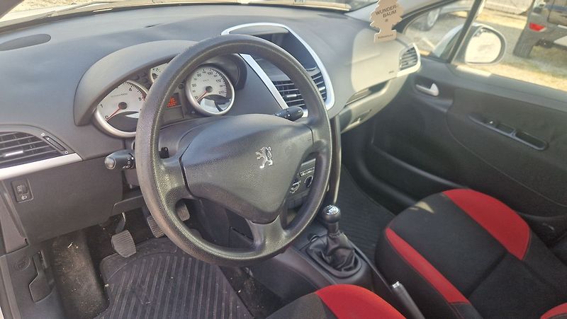 Peugeot 207 1,6 HDI - fotka 9 z 10