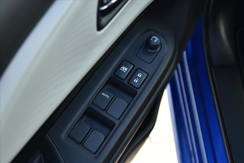 Suzuki Swift 1.2 PREMIUM HYBRID ZÁRUKA 2/30 - fotka 25 z 27