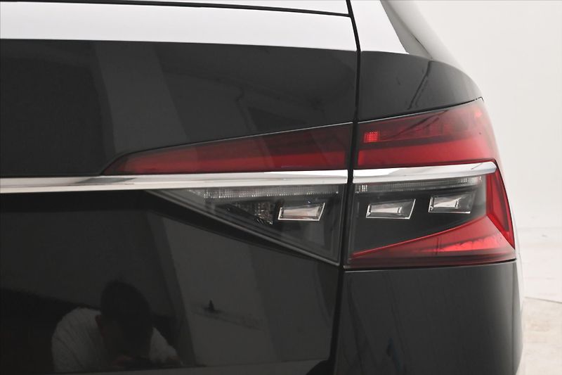 Škoda Superb 2,0 TDI 110 kW DSG Style Záruk - fotka 31 z 32