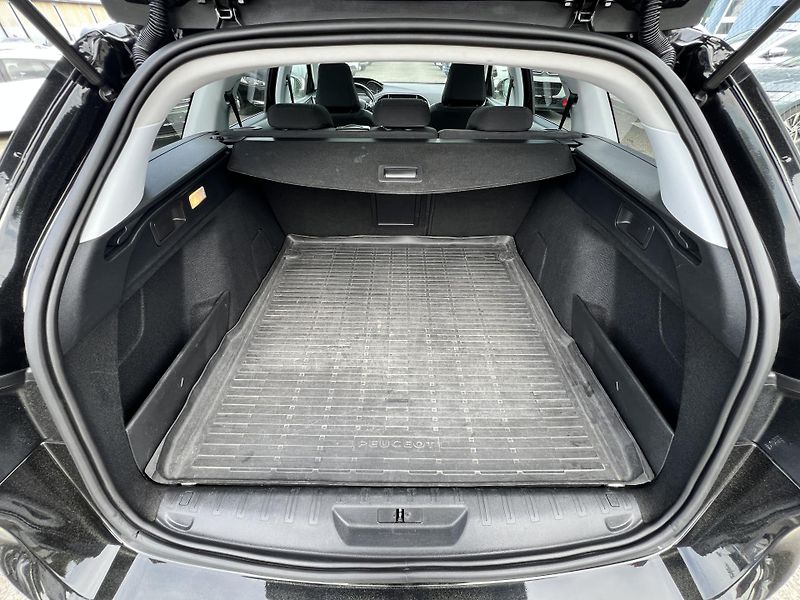 Peugeot 308 1.6HDi NAVI KLIMA TAŽNÉ ALU - fotka 29 z 45