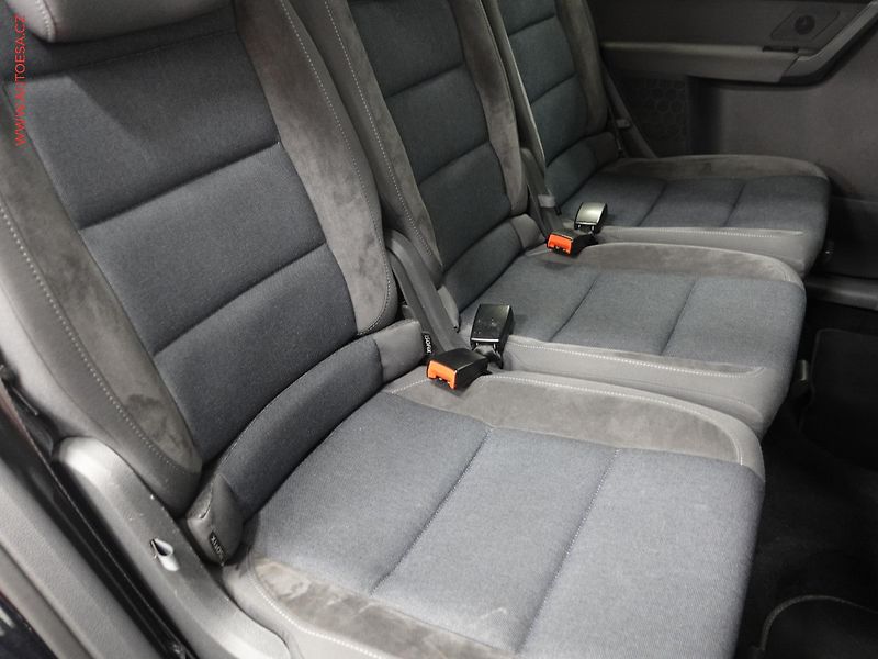 Volkswagen Touran (2011) 1.6TDI, Klima - fotka 12 z 22