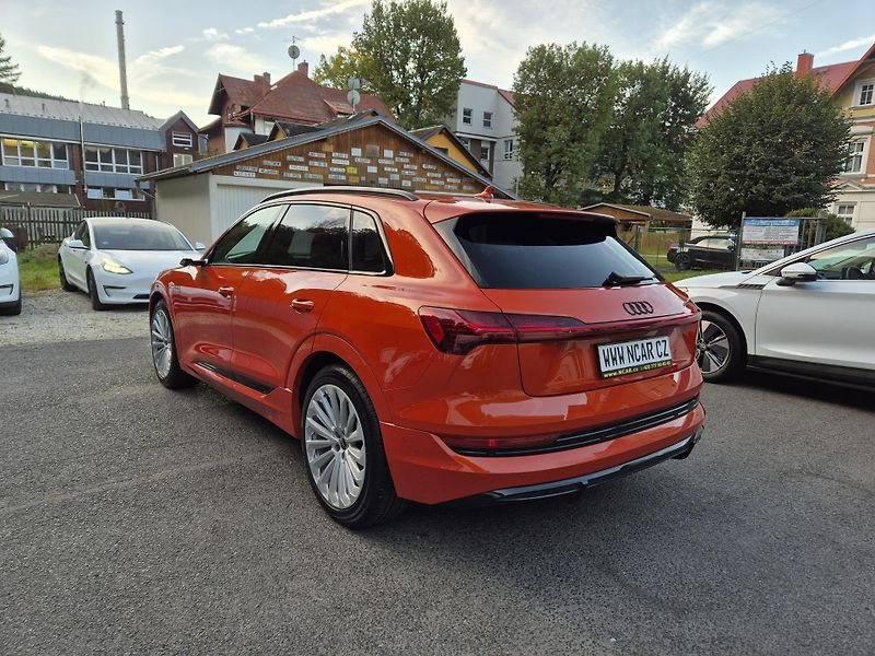 Audi e-tron 55 QUATTRO 300kw SOH 95 % - fotka 4 z 49