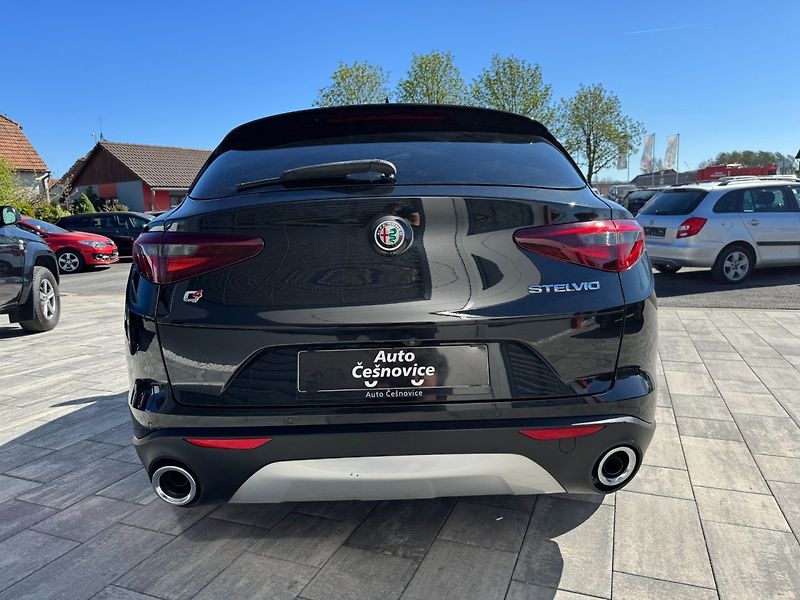 Alfa Romeo Stelvio (2018) 2,0 T 206 KW Q4 AT ZF8 SUPER - fotka 6 z 36