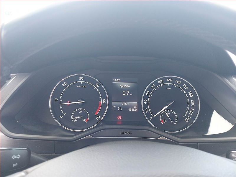 Škoda Superb (2019) 2.0 TDI, Kůže, Navi, Bi-Xenony - fotka 11 z 17