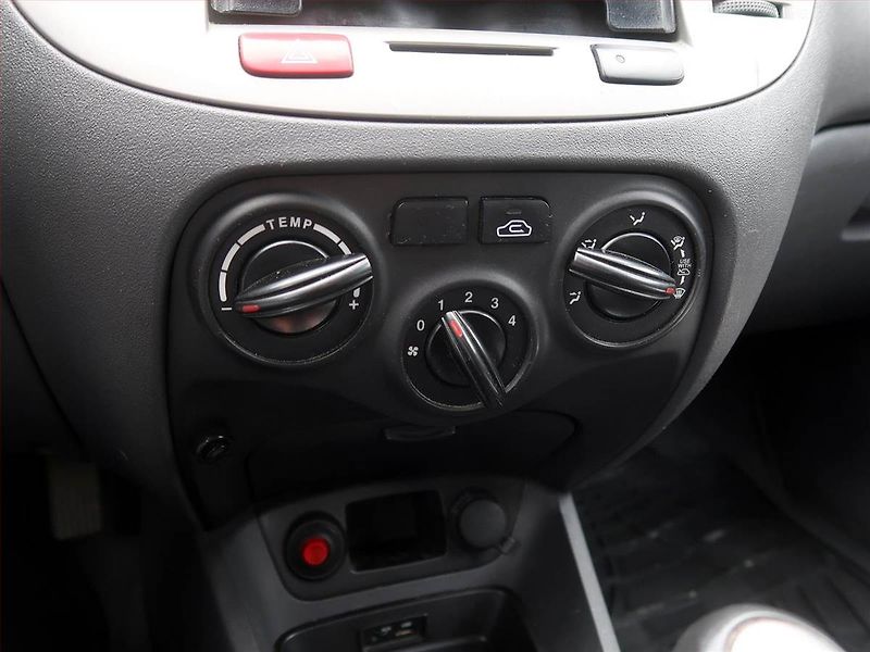 Kia Rio (2010) 1.4 16V, po STK, jezdí skvěle - fotka 12 z 14