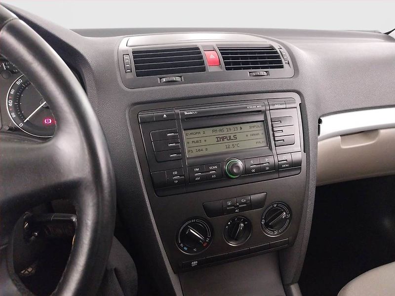 Škoda Octavia (2008) Ambiente 1.9 TDI, Serv.kniha - fotka 12 z 18