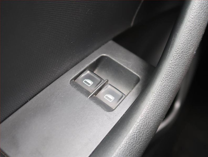 Škoda Rapid (2013) Spaceback 1.2 TSI, ČR,1.maj - fotka 15 z 17