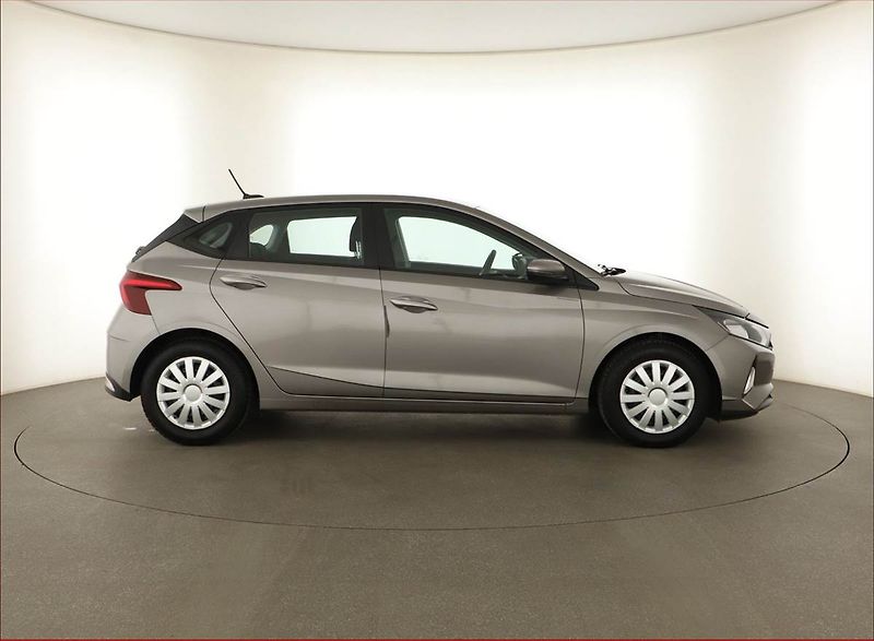 Hyundai i20 (2021) 1.2, Tempomat, Park. senzory - fotka 6 z 12