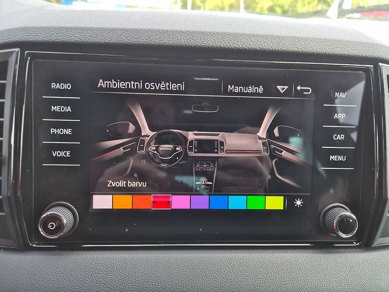 Škoda Karoq SportLine 1,5 TSI DSG, tažné, - fotka 26 z 35
