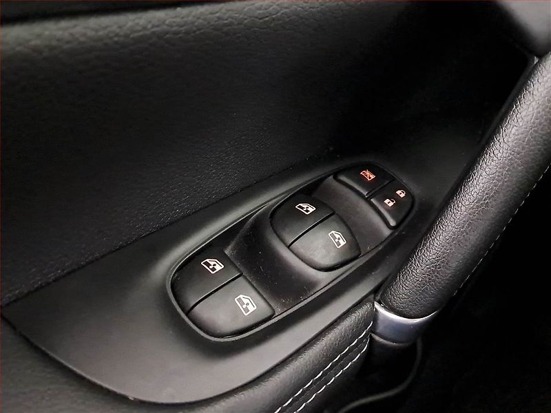 Nissan Qashqai (2018) Tekna 1.2 DIG-T, Serv.kniha - fotka 17 z 18