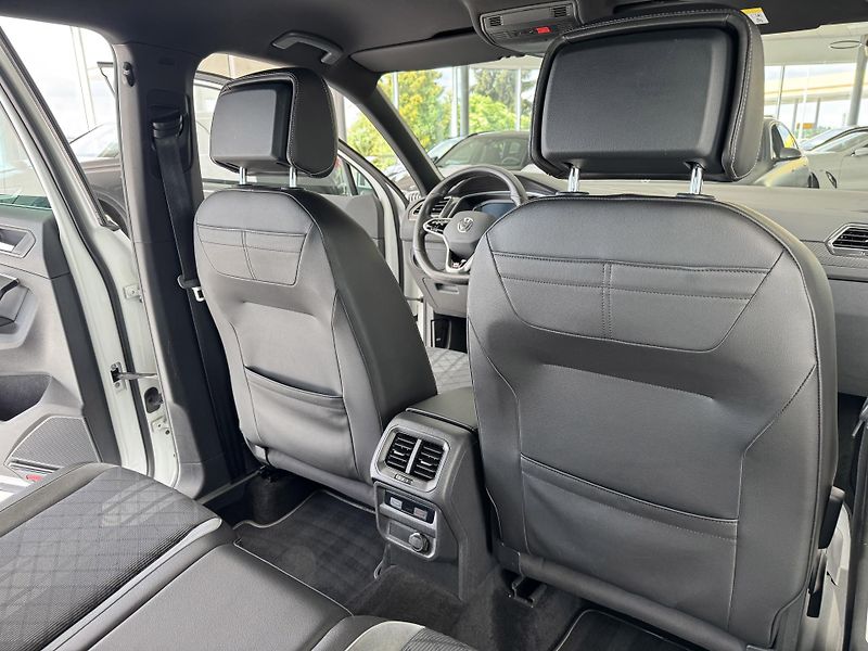 Volkswagen Tiguan 1,5TSI DSG*R-LINE*REZERVACE! - fotka 16 z 32