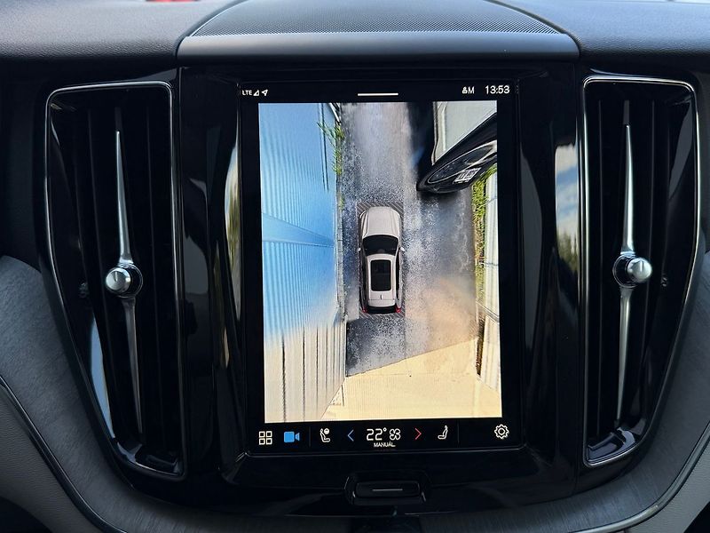 Volvo XC60 PLUS T6 AWD PHEV ACC,BLIS - fotka 18 z 21