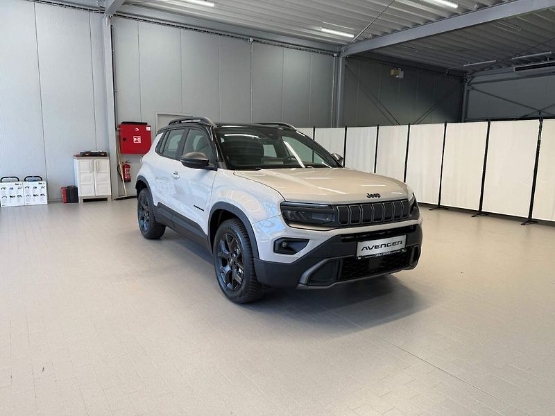 Jeep Avenger (2025) 4xe Upland 1.2 Turbo e-Hybrid - fotka 6 z 22