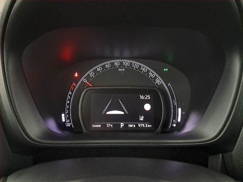 Toyota Aygo (2024) 1.0, Automat, ČR,1.maj - fotka 11 z 18