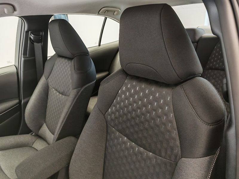 Toyota Corolla 1.8 CVT Comfort Tech - fotka 15 z 31