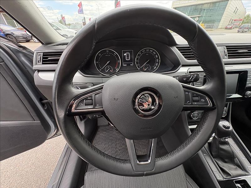 Škoda Superb 1,6 TDi 88kW Xenon,ACC,Výhřev - fotka 6 z 36