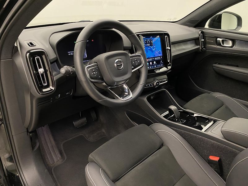 Volvo C40 PURE ELECTRIC TWIN ENGINE PLUS - fotka 4 z 57