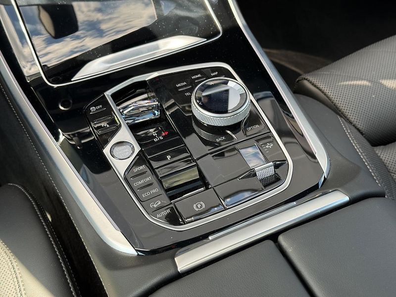 BMW X5 M60i - fotka 12 z 23
