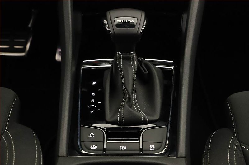 Škoda Karoq (2025) 1.5 TSI, SPORTLINE, AUTOMAT - fotka 14 z 18