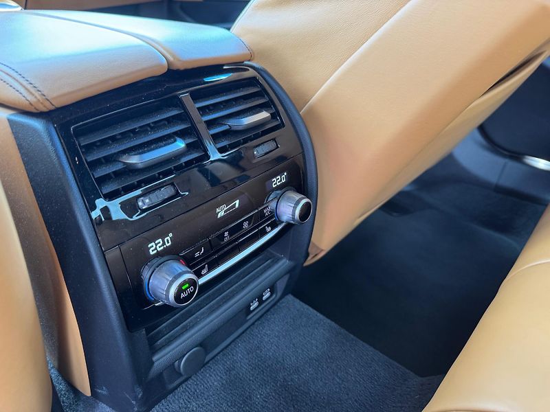BMW Řada 5 (2022) M550i Xdrive - CZ - DPH - fotka 27 z 30