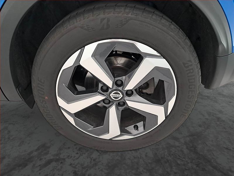 Nissan Qashqai (2022) 1.3 DIG-T - fotka 15 z 17