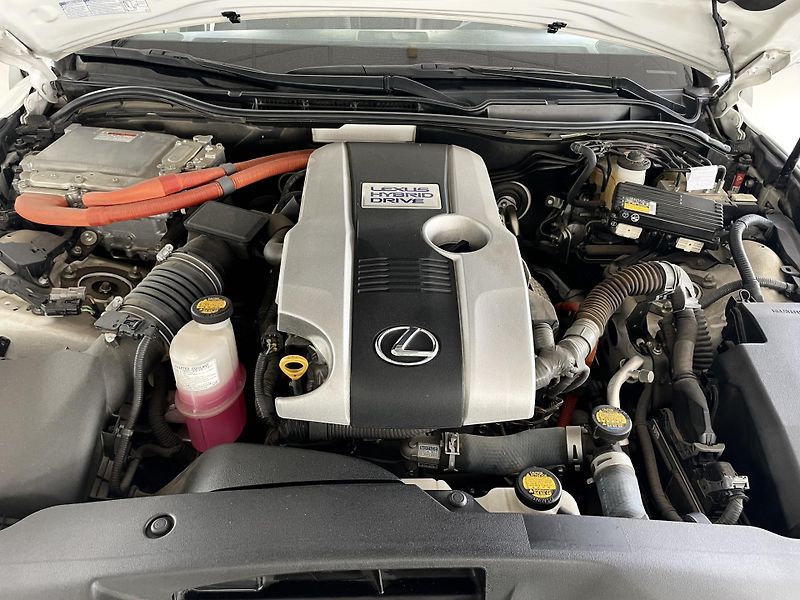 Lexus IS 300h IS 300h*AUT*Hybrid*Kamera* - fotka 31 z 31