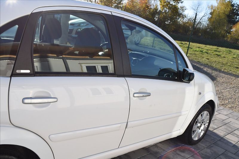 Citroën C3 1,4 i 65KW NÍZKÉ KM KLIMA ALU - fotka 11 z 39