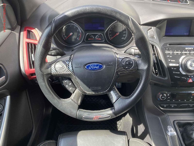 Ford Focus (2012) 2.0EB, AC, bixen, kamera - fotka 11 z 16