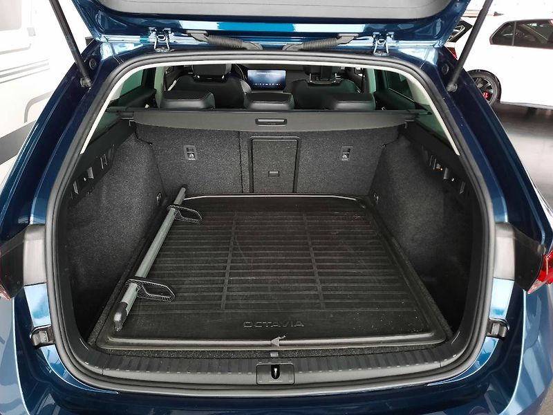 Škoda Octavia (2022) Combi Style Plus 2.0 TDI (110k - fotka 26 z 28