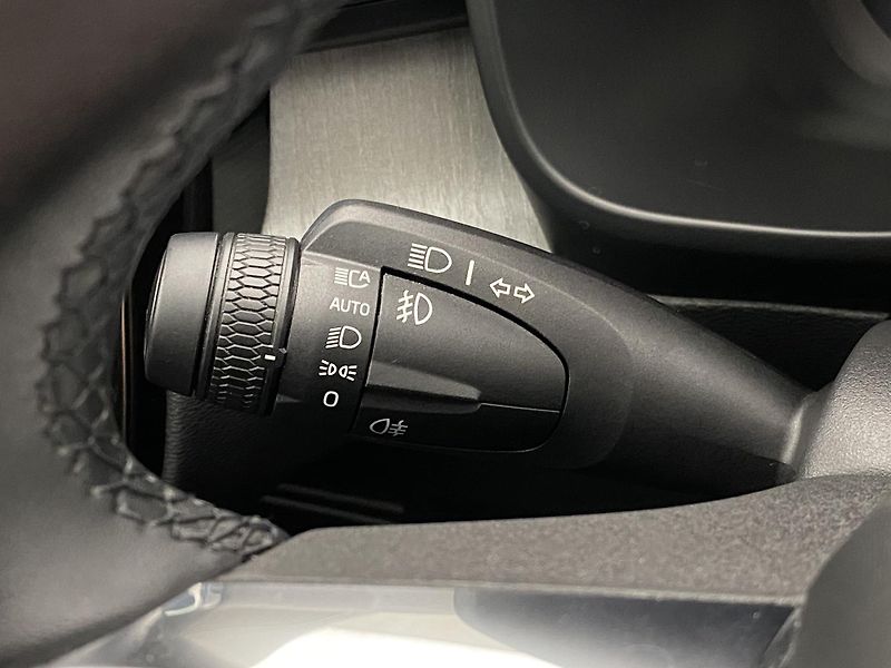Volvo XC40 B4 DARK ULTRA AUT CZ - fotka 22 z 56