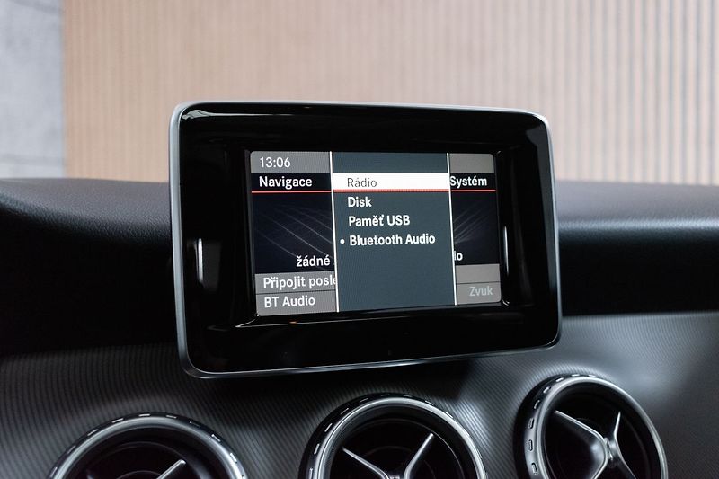 Mercedes-Benz GLA 220d 4MATIC*HARMAN*KAMERA*ČR 1 - fotka 30 z 41