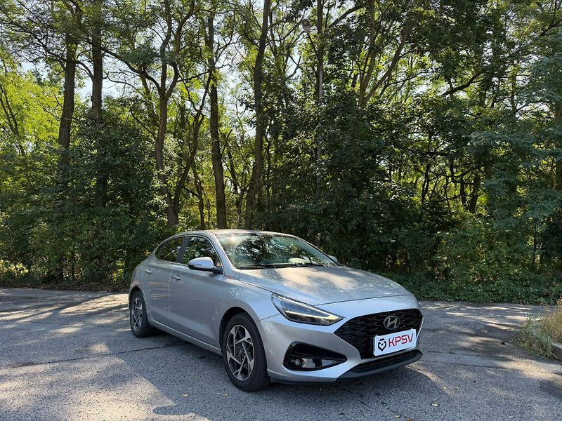 Hyundai i30 (2023) 1.0 T-GDI Style Fastback DCT - fotka 2 z 14
