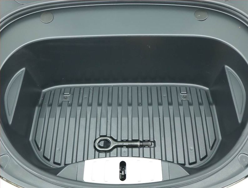 Tesla Model 3 (2022) Long Range 4WD 79kWh, SoH 90% - fotka 17 z 23