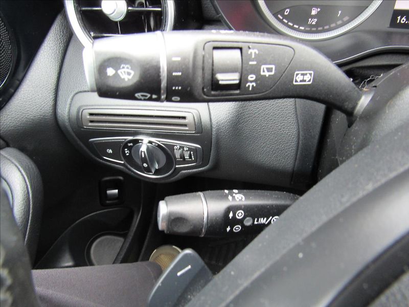 Mercedes-Benz Třídy C 1,6 d C200 BlueTEC - fotka 23 z 36