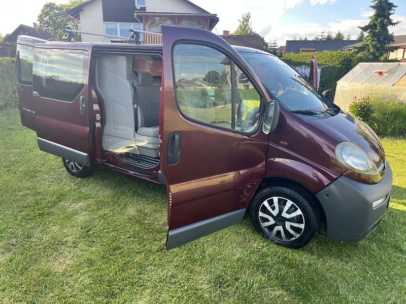 Opel Vivaro 1.9CDTI 74KW,5 MÍST,KLIMA,TZ - fotka 29 z 39