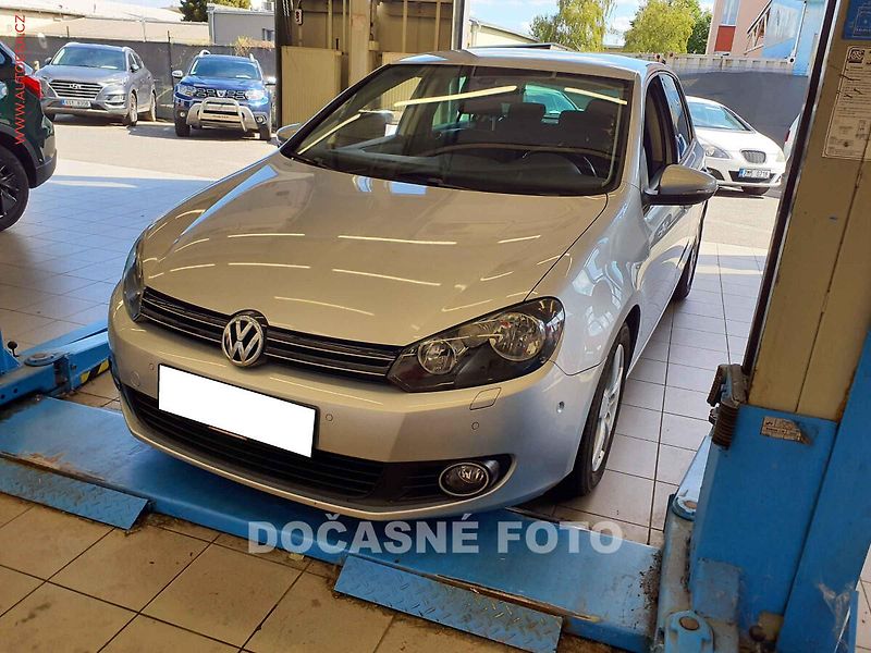 Volkswagen Golf (2011) 1.4 16V, Team, navi - fotka 1 z 3