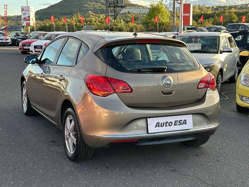 Opel Astra (2012) 1.4 16V, Klima - fotka 6 z 15