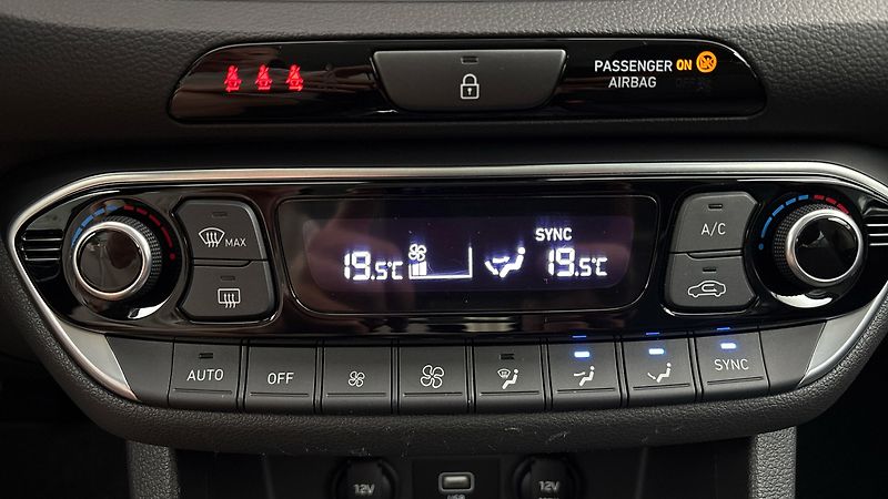 Hyundai i30 1.5 T-GDI Smart Kombi - fotka 13 z 25