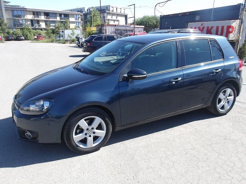 Volkswagen Golf 1,6TDi 77kW - fotka 2 z 26