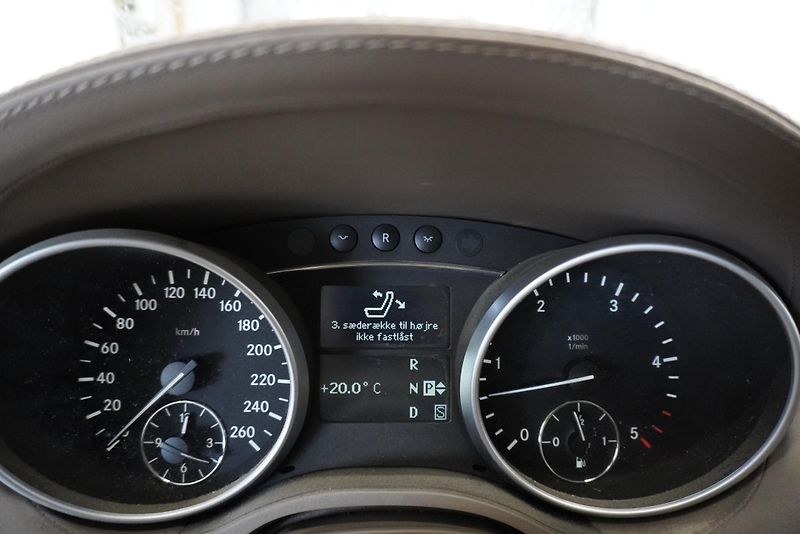 Mercedes-Benz GL 420 CDI 225kW,7MÍST,TOP VÝBAVA - fotka 21 z 32