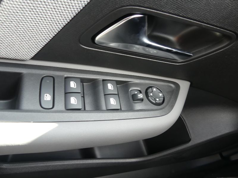 Citroën C4 (2026) COLLECTION Hybrid 145k Automat - fotka 17 z 20
