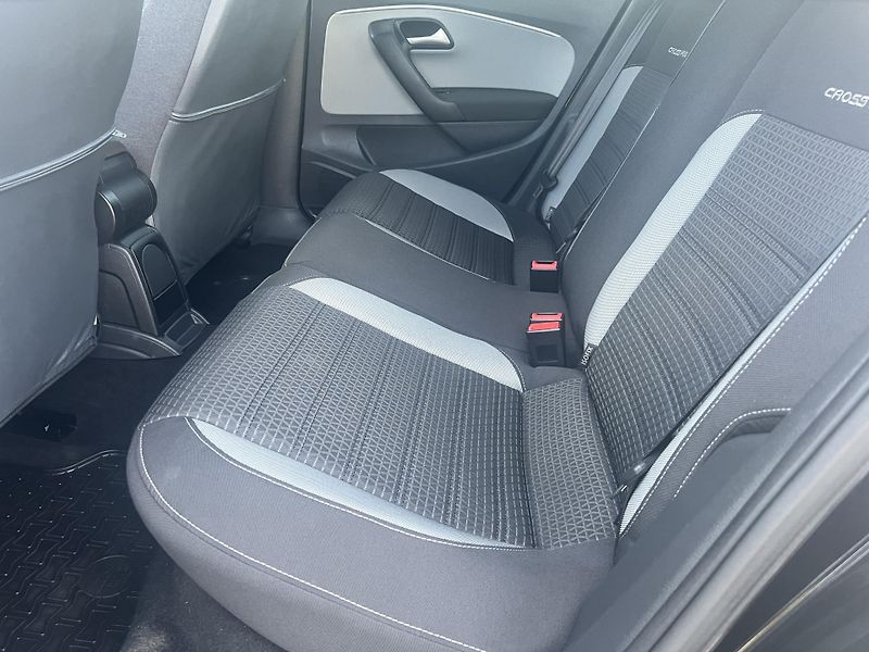 Volkswagen Polo Cross 1.0MPi 55kw TEMPOMAT ALU - fotka 27 z 49