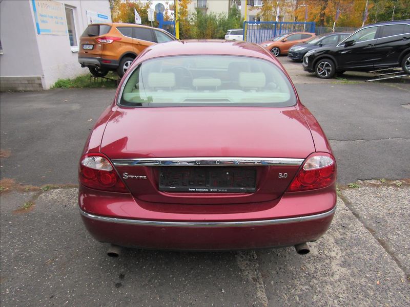 Jaguar S-Type 3,0 i Exclusive 175 KW - fotka 5 z 28
